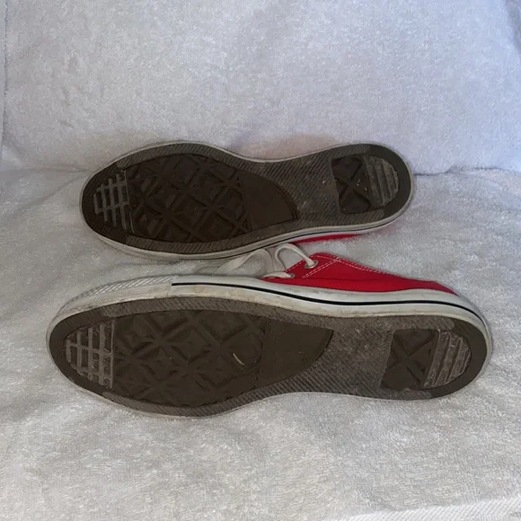 Red Converse Chuck Taylor’s - Picture 2 of 6
